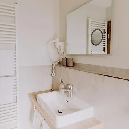 Konukevi Schiebenrothenhof 3*